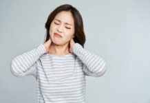 목 통증, 잘못된 자세 뿐만 아니라 편두통 앓아도 발생