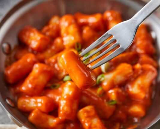 자기 전 떡볶이, 치킨… 불금에 ‘야식’ 더 끌리는 이유