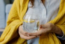 뜨거운 물에 ‘이것’ 넣었다가 마시면, 살 빠지고 피부 탄탄