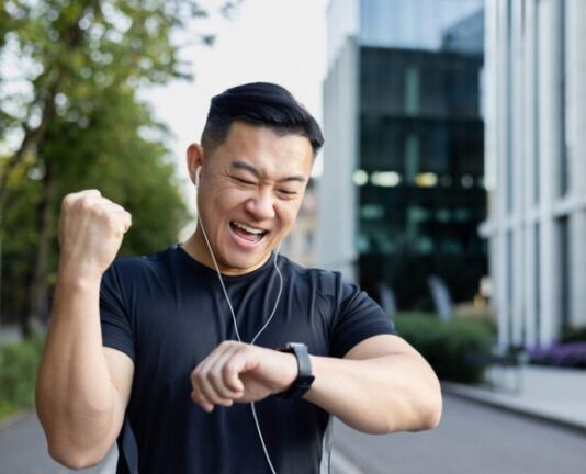 “무작정 걸으면 지루해”…걷기 운동 효과 높이는 방법 4