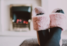 집안에서 맨발인가요, 양말인가요?