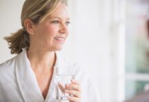 아침에 일어나 ‘이것’ 한 잔… 대장암 막는 생활습관